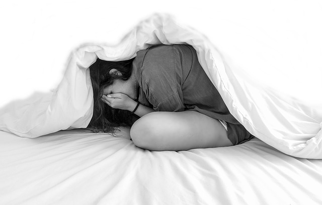 Wochenbettdepression – Symptome, Ursachen & Behandlung